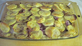 Zapečené brambory s kyselým zelím a anglickou slaninou