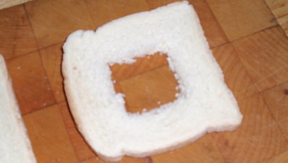 Anglický toast s vejcem, Vykroj toust. chleba