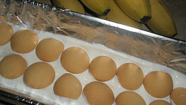 Banánovo-lentilkový nepečený dort