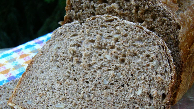 Celozrnný chléb