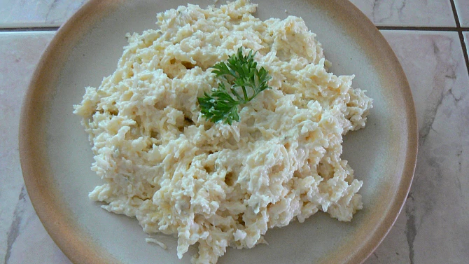 Česneková pomazánka z tvrdých sýrů