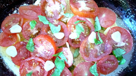 Česneková rajčata