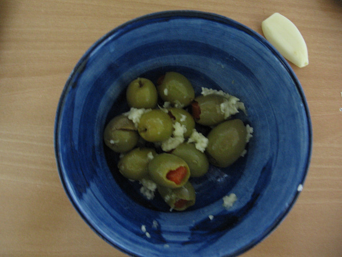 Česnekové olivy