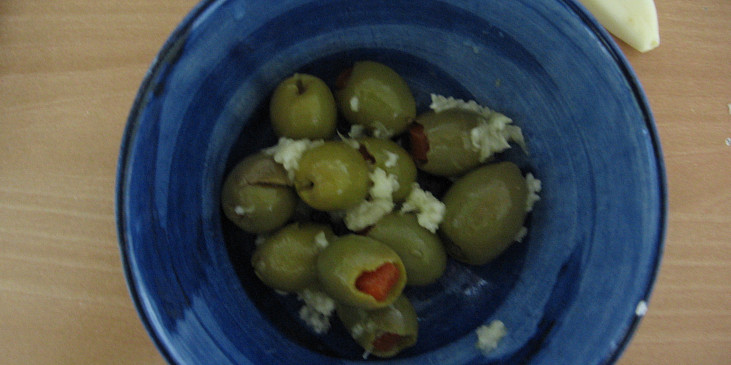 Česnekové olivy