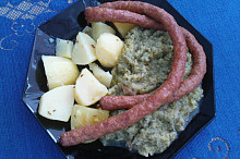 s brambory a cigárem