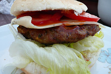 Hamburger na grilu