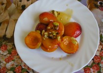 Horké meruňky s mandlemi a pistáciemi