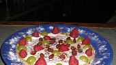 Jablečné palačinky s tvarohem, Jablečné palačinky zdobené ovocem a šlehačkou