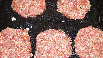 Karbanátky alla hamburger, upečeme v troubě na omaštěném plechu