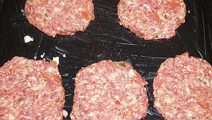 Karbanátky alla hamburger, upečeme v troubě na omaštěném plechu