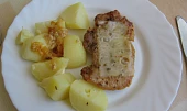 Kotlety na šlehačce s cibulí a plátkovým sýrem