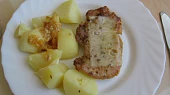 Kotlety na šlehačce s cibulí a plátkovým sýrem