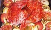 Kuřecí stehna na rajčatech a cuketách
