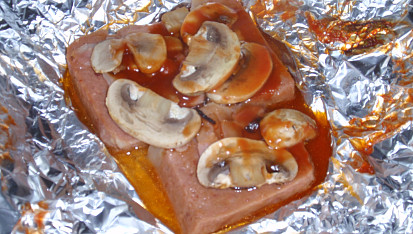 Lančmít (luncheon meat) v alobalu, Vytažené z trouby