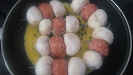 Masové kuličky se žampióny