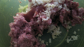 Masové kuličky ve špenátové omáčce