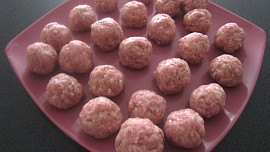 Masové kuličky ve špenátové omáčce