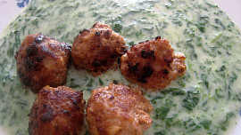 Masové kuličky ve špenátové omáčce