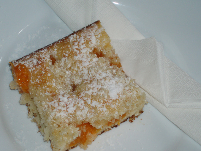 Meruňkový koláč s drobenkou