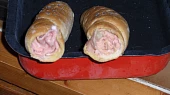 Olomoucký tvarůžkový hot dog, Ucpané konce salámem