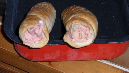 Olomoucký tvarůžkový hot dog, Ucpané konce salámem