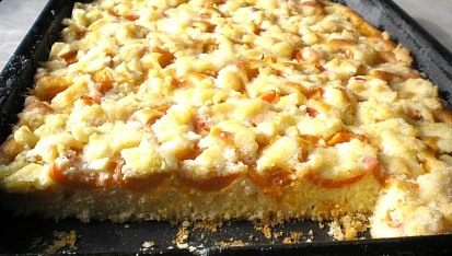 Ovocný piškotový koláč
