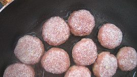 Placičky s houbovou omáčkou