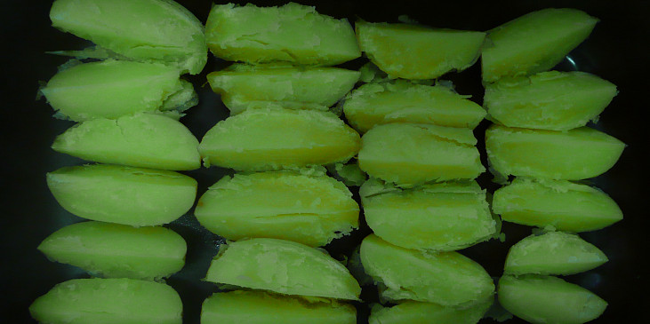 Plněné brambory mletým masem a Hermelínem (Připraveno k naplnění)