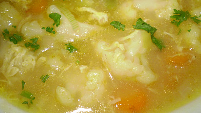 Poctivá květáková polévka, detail polévky...