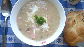 Polévka z kysaného zelí s houbami