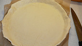 Quiche lorraine-slaný koláč, listové těsto ve formě