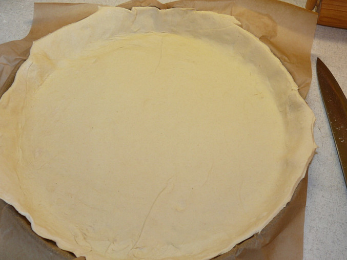 Quiche lorraine-slaný koláč, listové těsto ve formě