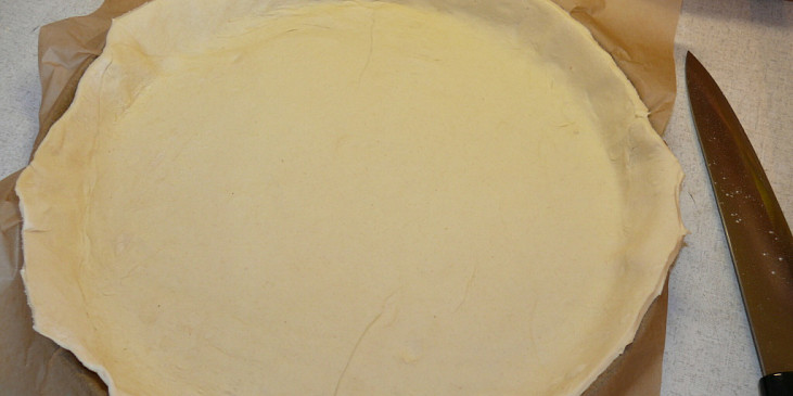 Quiche lorraine-slaný koláč (listové těsto ve formě)