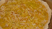 Quiche lorraine - slaný koláč, zalijeme vajíčkem