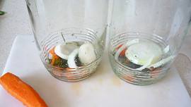 Rychle naložené okurky