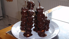 Sladká ovocná jehla s čokoládou