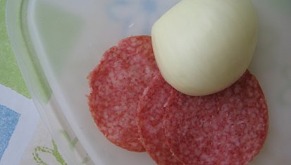 Smažák s uherákem a cibulí