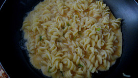 Těstovinová omeleta