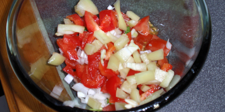 Těstovinový salát Vltavín (Pokrájená připravená zelenina)