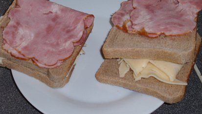 Tousty s anglickou slaninou a pažitkou, Základ