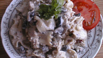 Žampionový salát s kuřecím masem