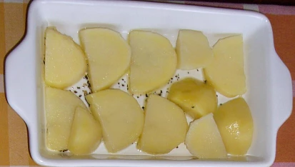 Zapečené brambory s vepřovým masem