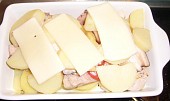 Zapečené brambory s vepřovým masem
