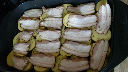 Zapečené brambory se zakysanou smetanou