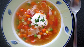 Zeleninová polévka se šunkou