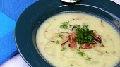 Cibulová polévka se smetanou a anglickou slaninou