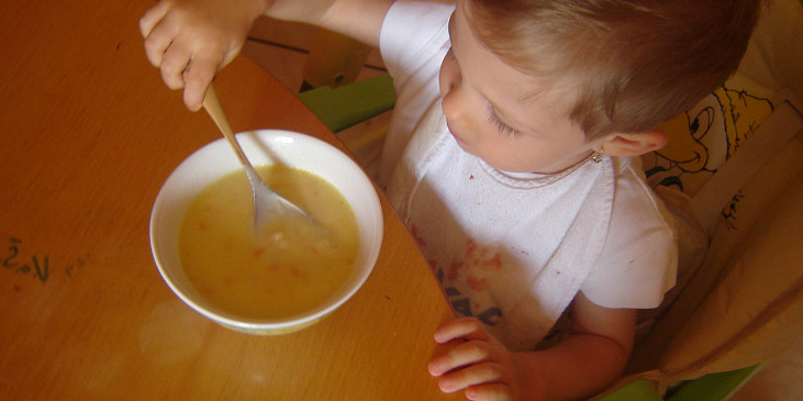 Kedlubnová nebo květáková mléčná polévka (17 měsíční Terezce moc chutnala:-)děkujeme)