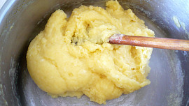 Koblížky z odpalovaného těsta