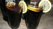 Kolový alkoholický drink.
