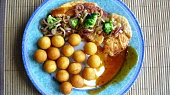 Krůtí plátky s cibulí a brokolicí, Krůtí plátky s cibulí a brokolicí